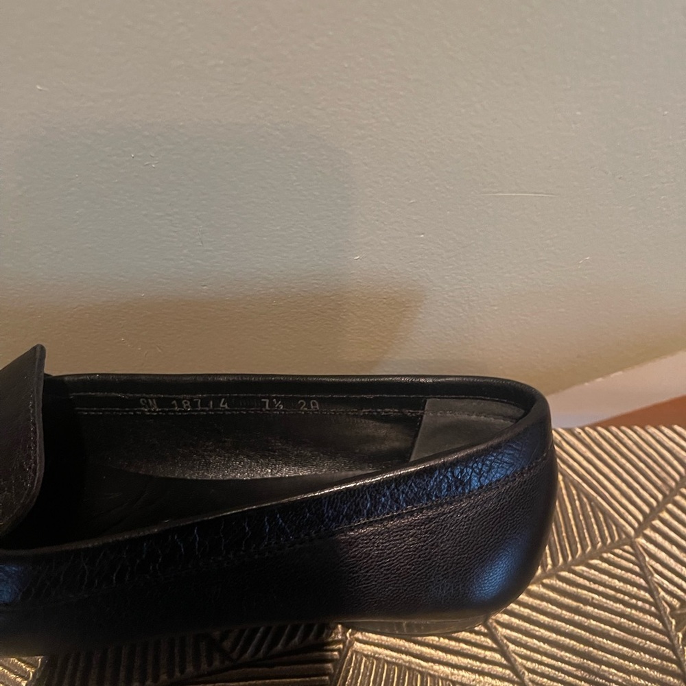 Women’s 7.5 Ferragamo Narrow Black Loafers with Gold Accent - Picture 2 of 3